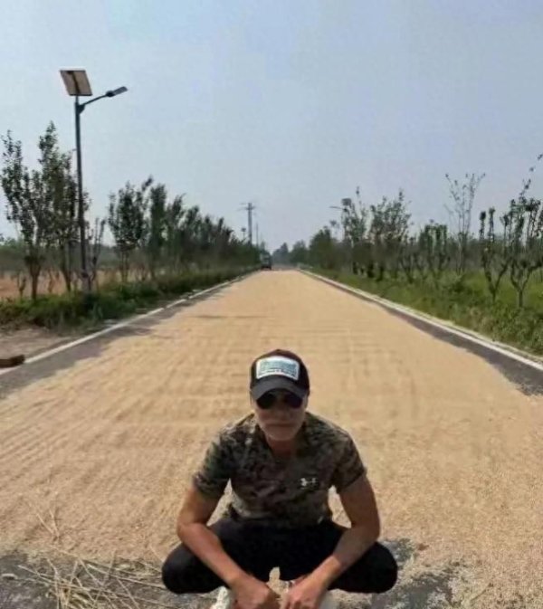 配资网站免费 利息腰斩！老人搬钱为养老，怎么办？抱团理财最稳妥！